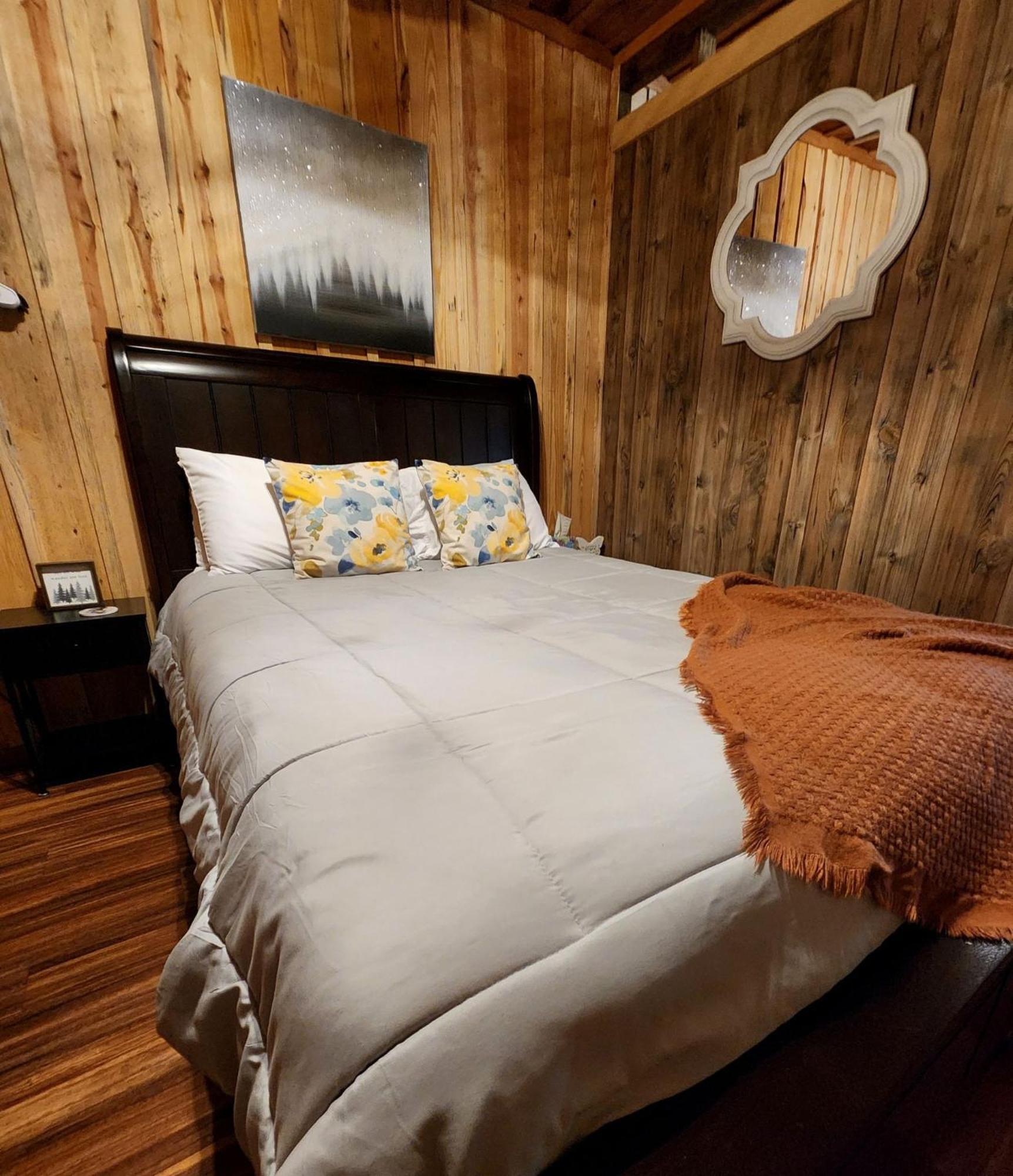 Unique Country Cabin Meets Farmhouse Modern!!! Mena Luaran gambar