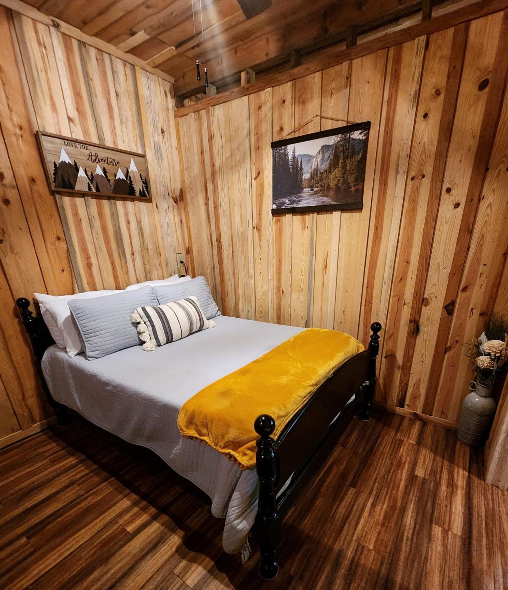 Unique Country Cabin Meets Farmhouse Modern!!! Mena Luaran gambar