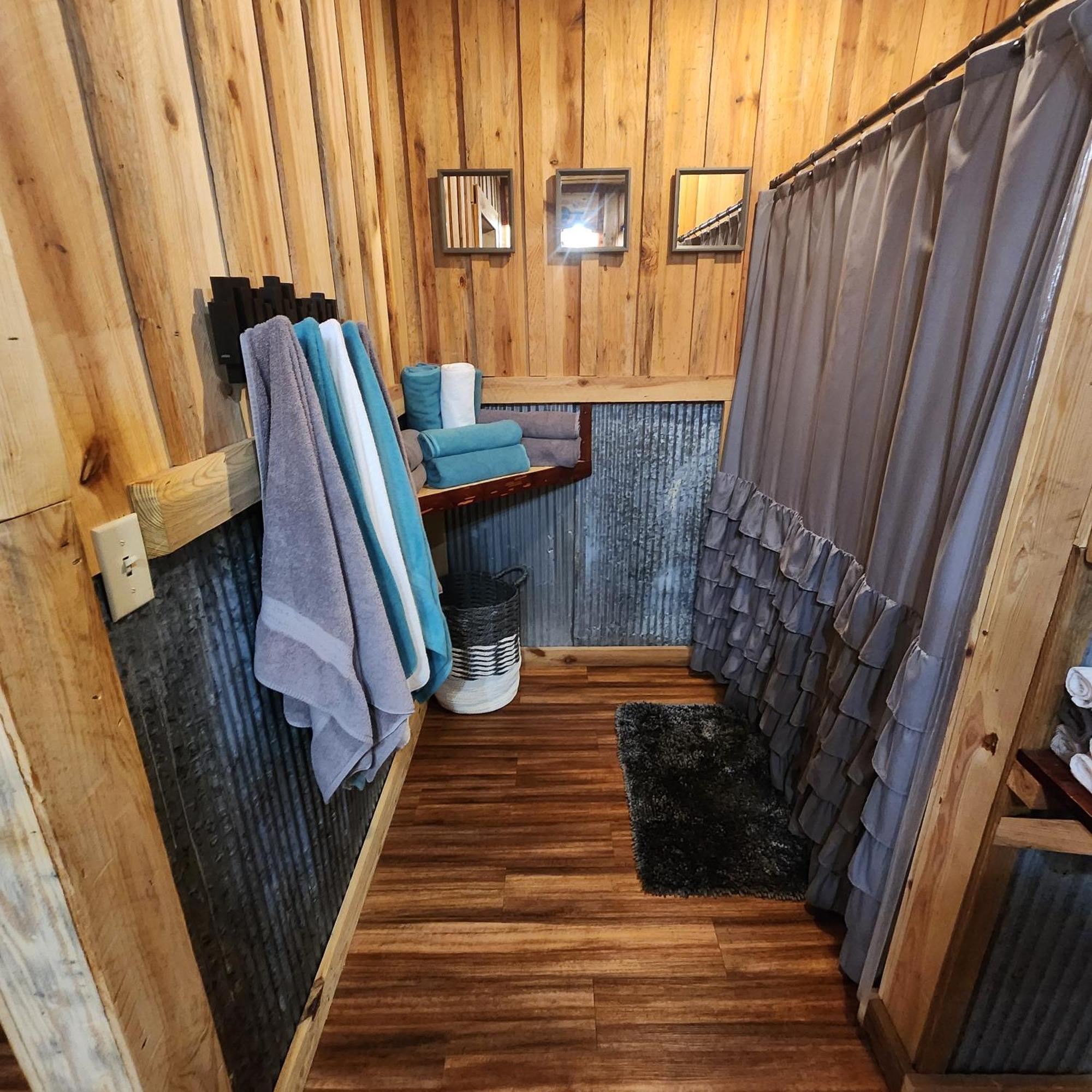 Unique Country Cabin Meets Farmhouse Modern!!! Mena Luaran gambar