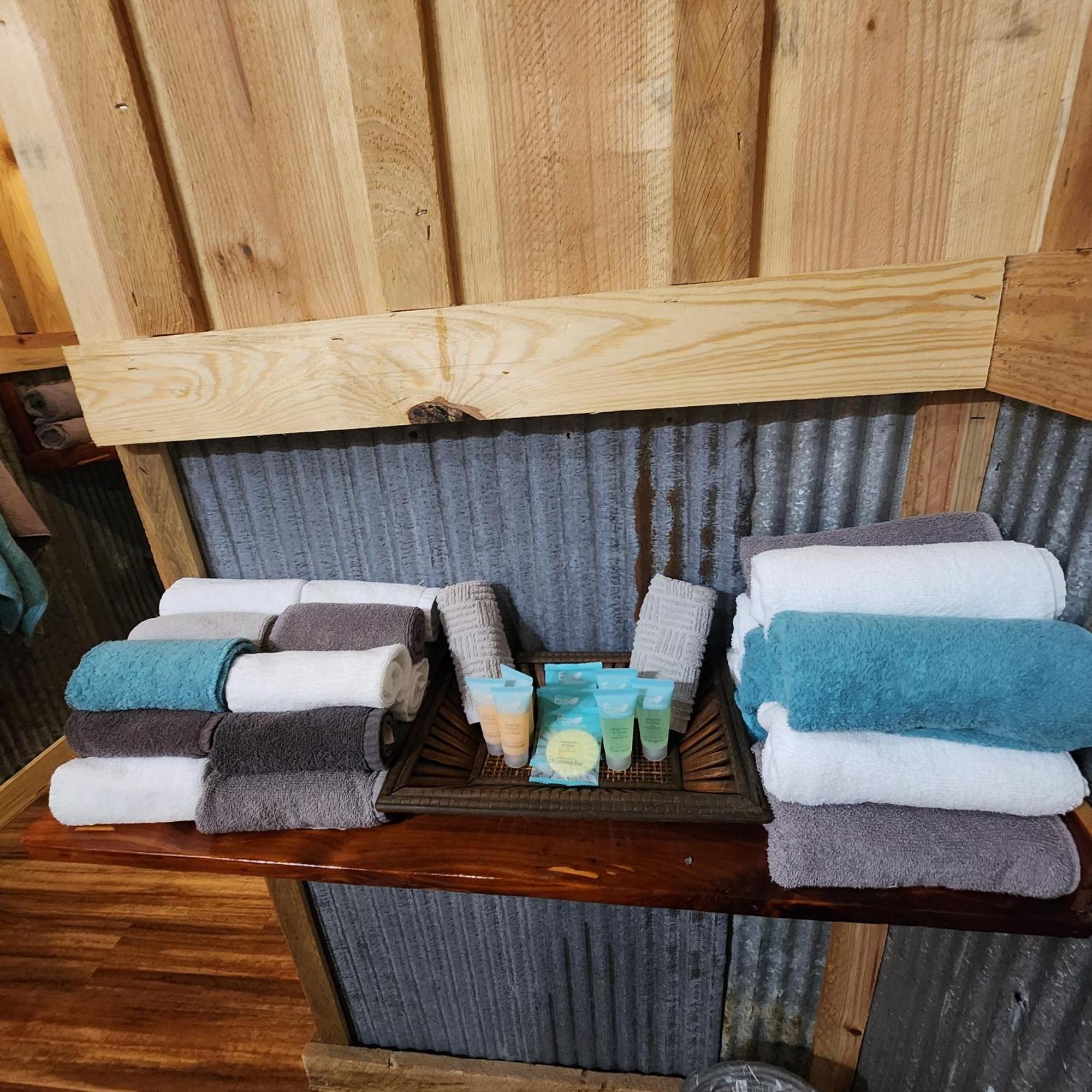 Unique Country Cabin Meets Farmhouse Modern!!! Mena Luaran gambar