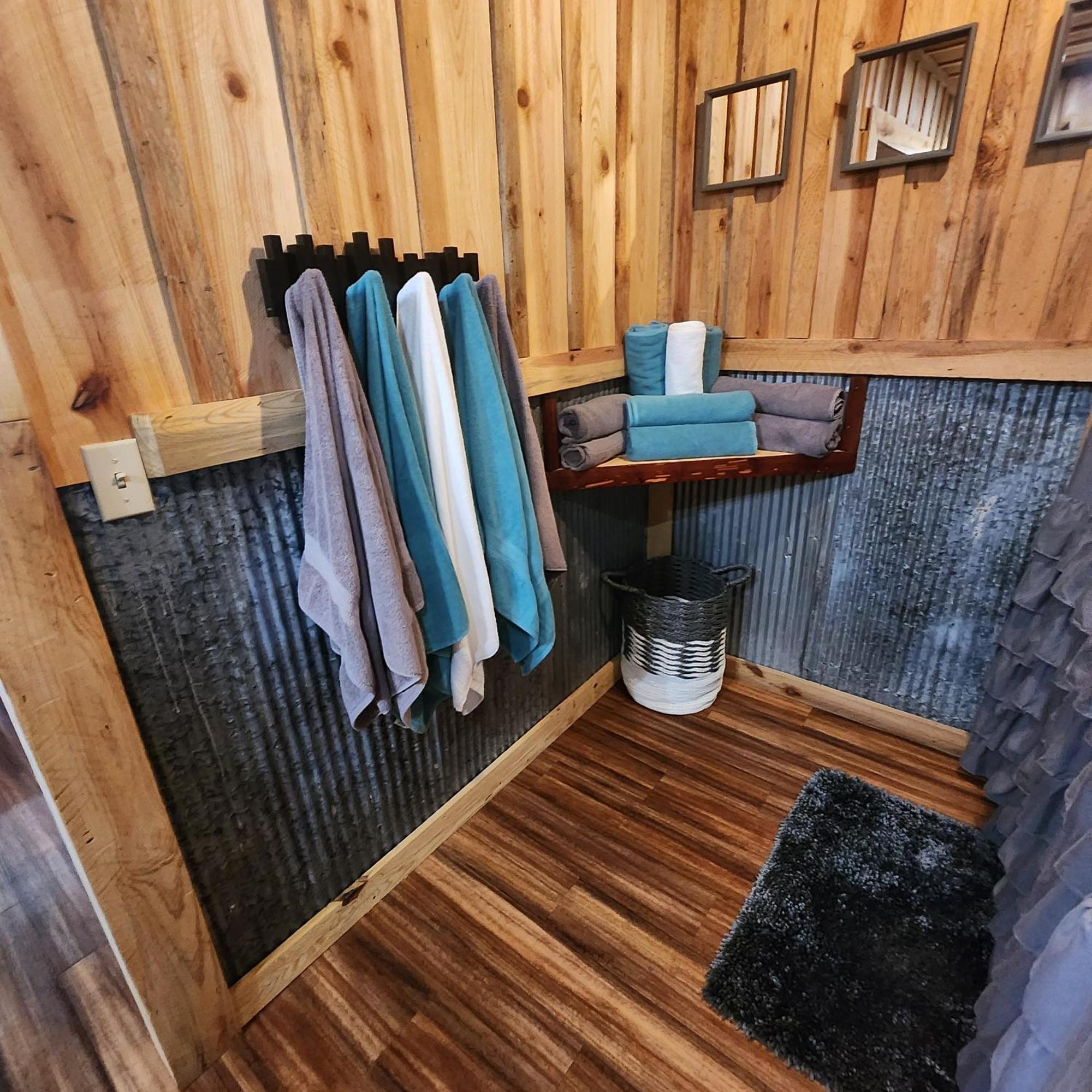 Unique Country Cabin Meets Farmhouse Modern!!! Mena Luaran gambar